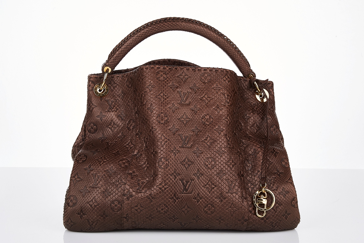 indie outfit aesthetic  Louis vuitton bag neverfull, Louis vuitton, Indie  outfits aesthetic