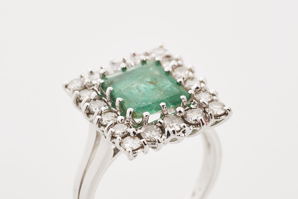 Emerald Ring - Shapiro Auctioneers