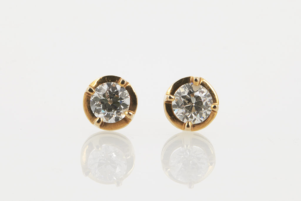 Diamond And Yellow Gold Stud Earrings Shapiro Auctioneers   246 20 1 