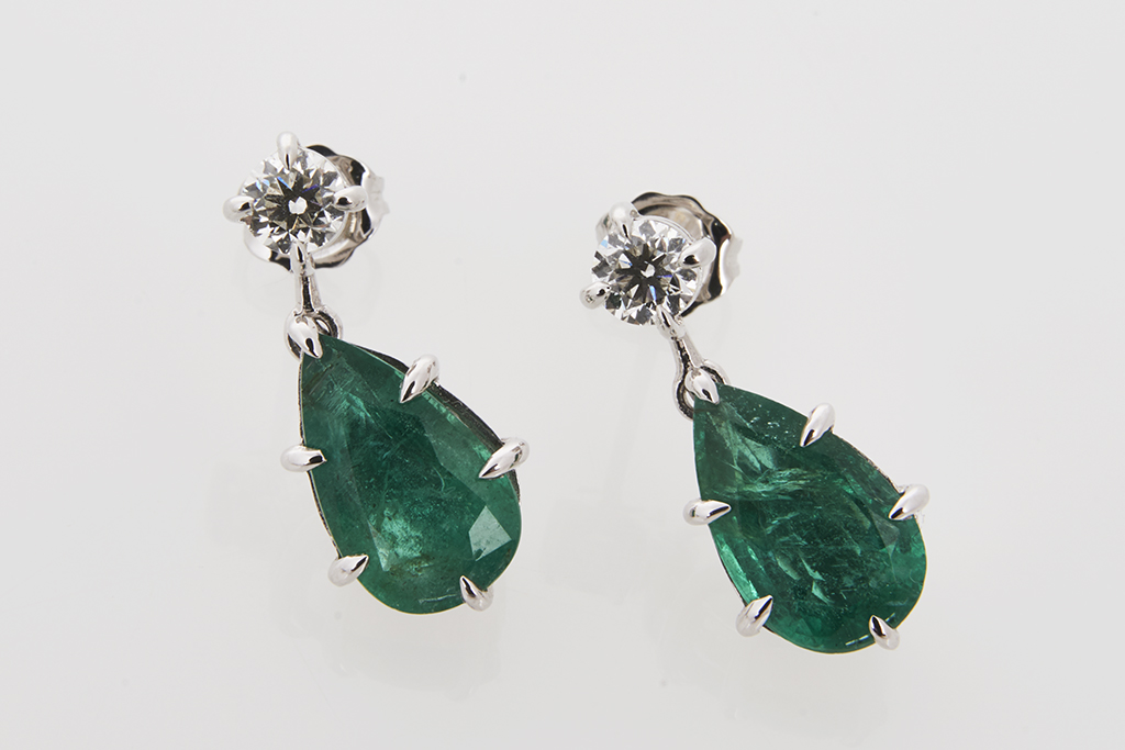 Natural Zambian Emerald and Diamond Suite - Shapiro Auctioneers